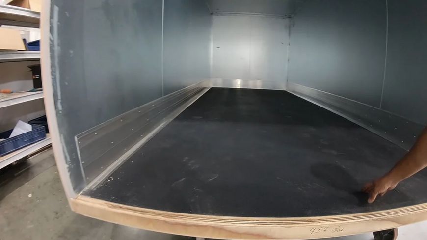 Наливной эпоксидный пол Plastall™ для ремонта полов будки автомобиля 4.8 кг Черный ENP-PL-00015 фото